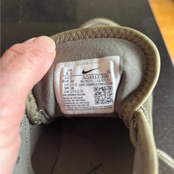 Woman’s Nike Air Max Sneakers Size 8.5 - Picture 5 of 5